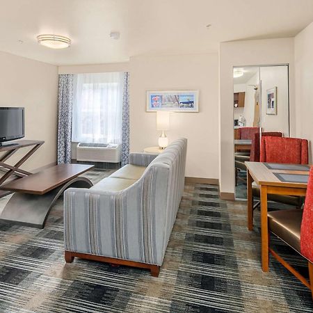 Executive Residency By Best Western Navigator Inn & Suites Everett Zewnętrze zdjęcie